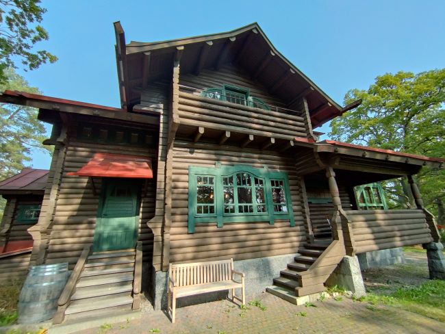 Maison en bois dans l'archipel de Stockholm. Photo Nord Espaces, septembre 2023