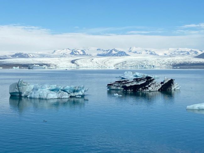 Lagon glaciaire en Islande. Photo de Claude BARDY, juin 2022