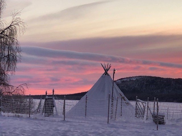 Tente same en Laponie suédoise. Photo de Stephanie et Pierre-Marie T., janvier 2023