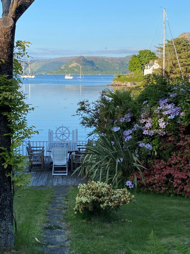 Un agréable jardin au bord de l'eau par Michèle M., voyageuse Nord Espaces, Ecosse, juin 2023