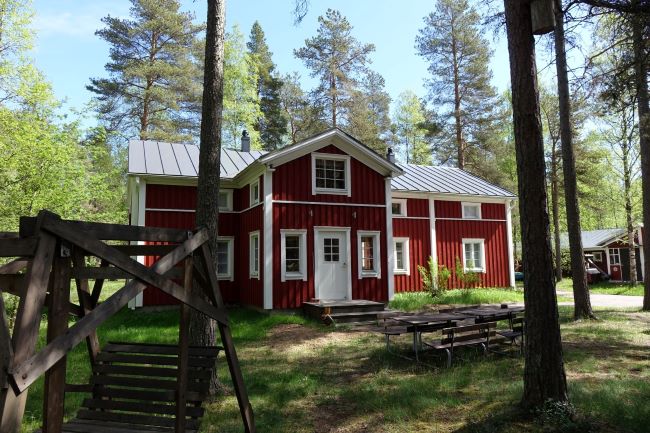 Maison en bois dans une forêt d'Ostrobotnie, en Finlande. Photo Nord Espaces