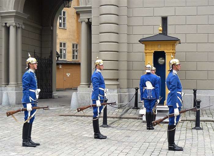 Relève de la garde au Palais Royal de Stockholm. Photo Nord Espaces