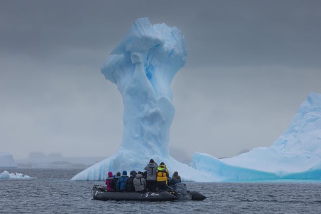 Colonne de glace en Antarctique. Photo de Franicsco Andreas Low, janvier 2023.