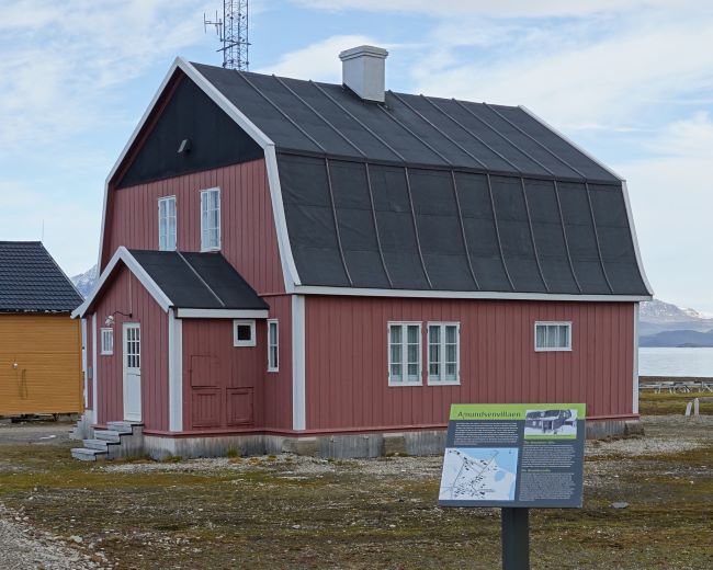 La maison occupée par Roald Amundsen à Ny Alesund. Photo Nord Espaces