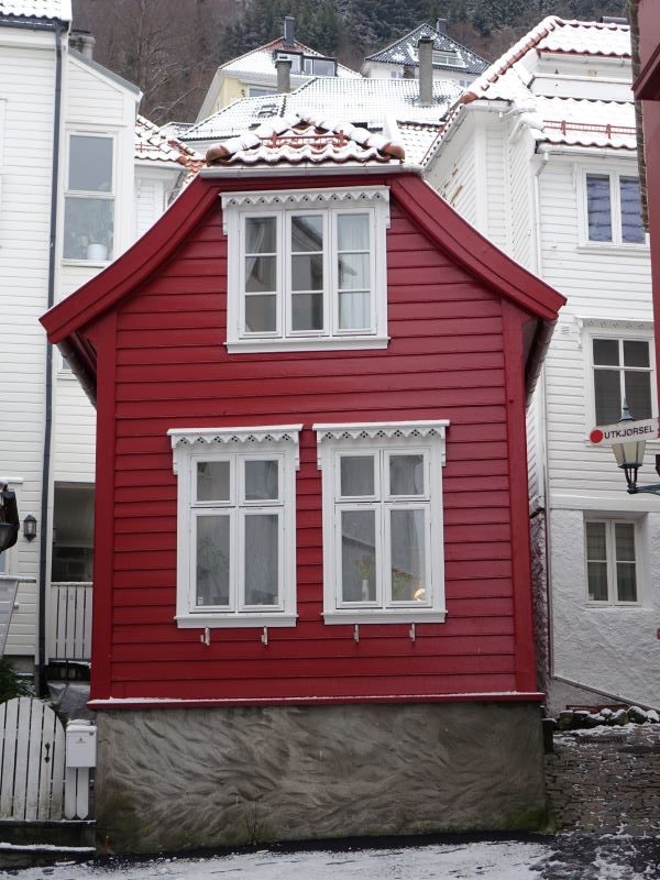 Maison en bois d'un vieux quartier de Bergen. Photo Sébastien de Nord Espaces, février 2022