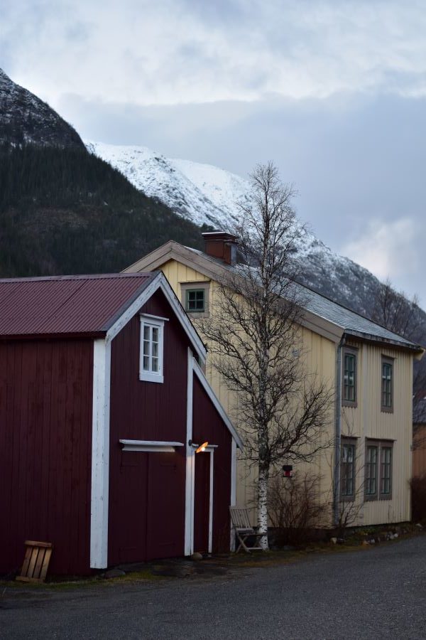Maisons en bois colorées de Mosjøen. Photo de Laurent de Nord Espaces, novembre 2021
