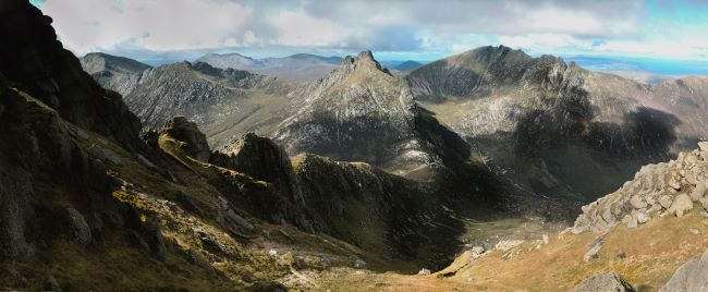 Vue du Goat Fell, point culminant de l'île d'Arran (874 m), par Blair Fraser / Unsplash 