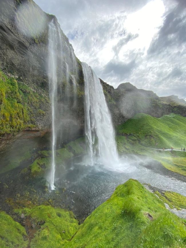 Chute d'eau sous la pluie en Islande. Photo de Claude BARDY, juin 2022