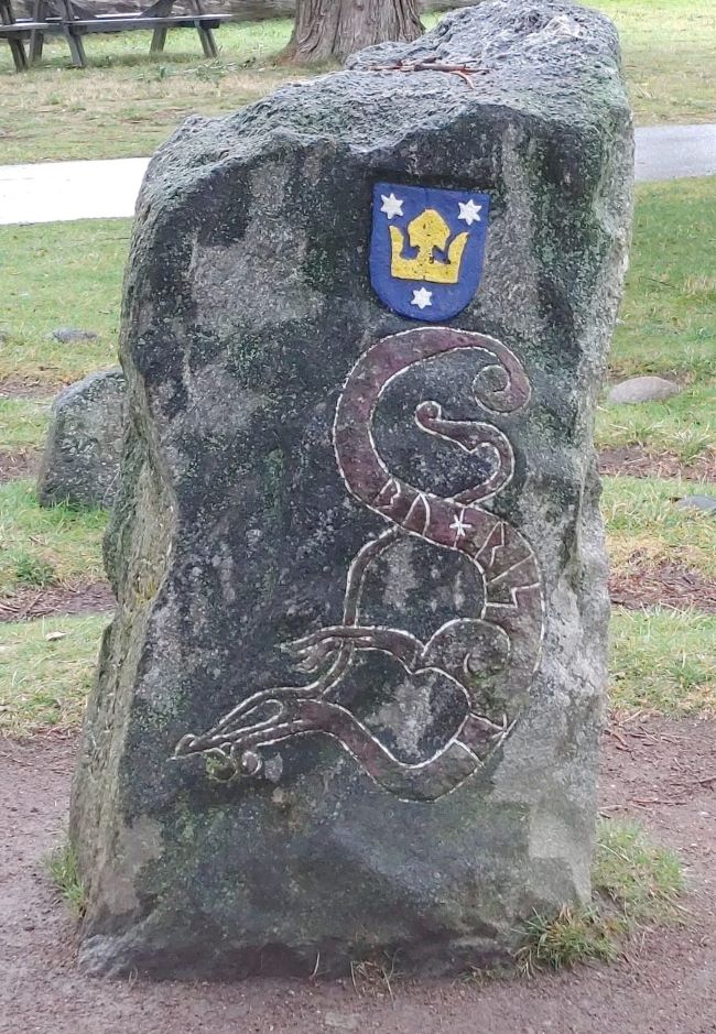 Une pierre runique à Sigtuna. Photo Nord Espaces, août 2022