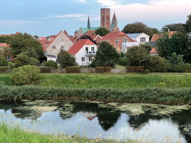 Ribe, ses clochers, sa rivière. Photo de Patricia Z., Danemark, août 2022