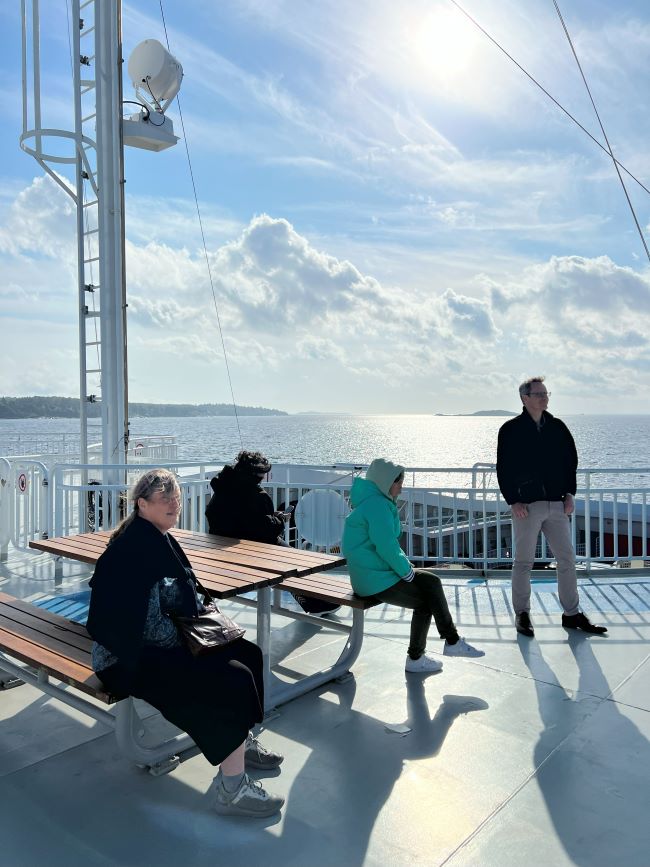 Moment de détente lors de la traversée en ferry du fjord d'Oslo. Photo Heidi Gran / Visit ØstNorge, Norvège, septembre 2023