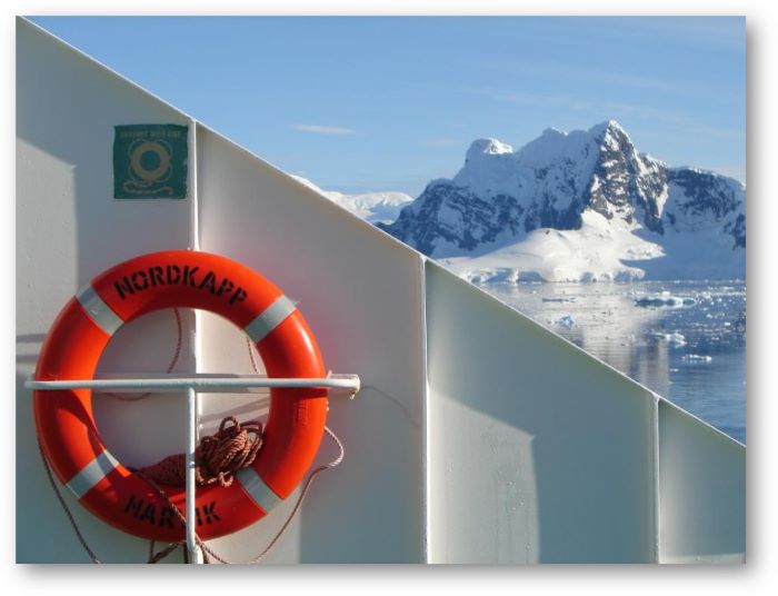 Arrivée à Paradise Bay, péninsule Antarctique. Photo : Maya A.