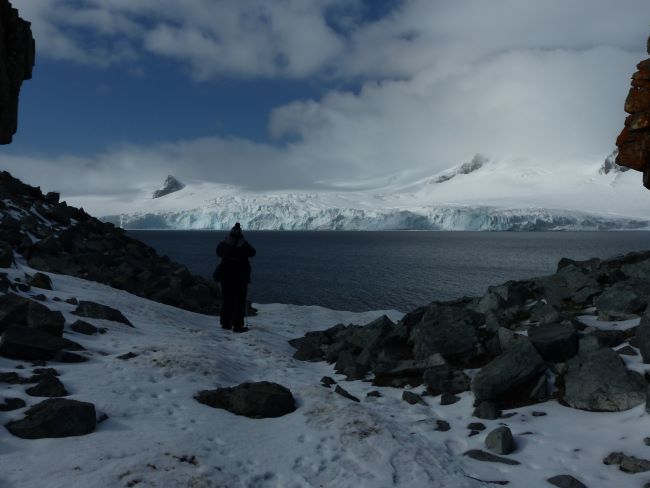 Un front glaciaire en Antarctique. Photo de Danielle Q., janvier 2024