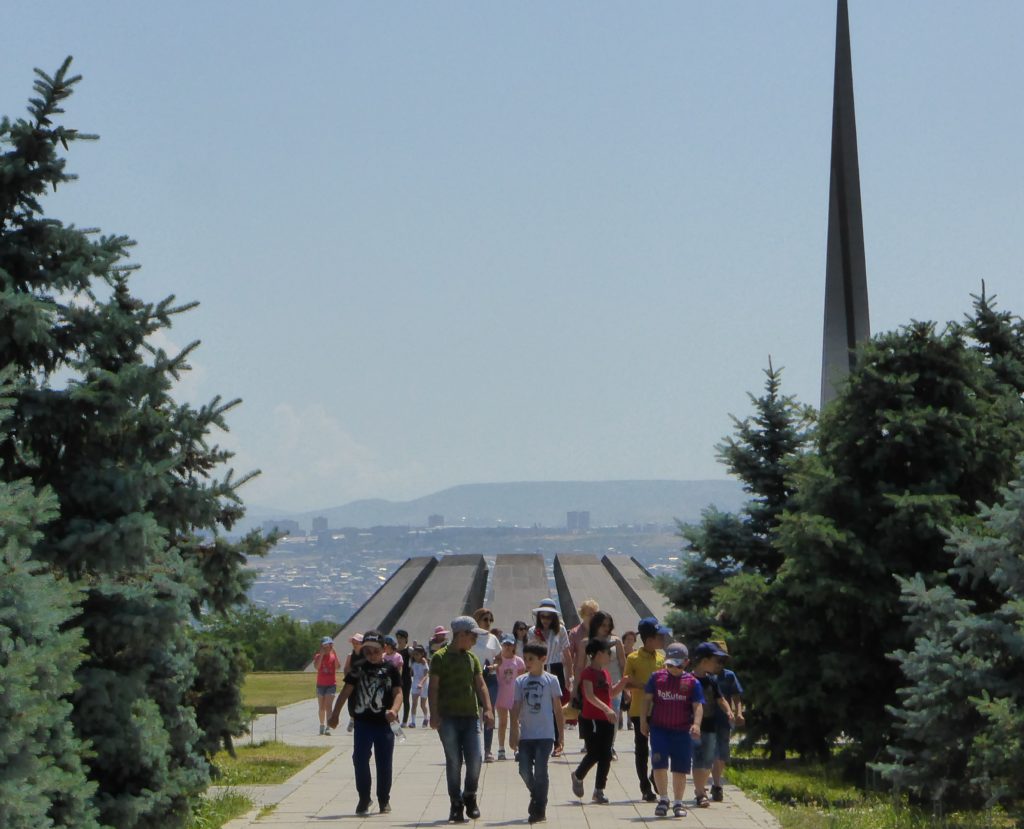 Le Tsitsernakaberd, mémorial dédié aux victimes du génocide arménien, Erevan, juin 2019