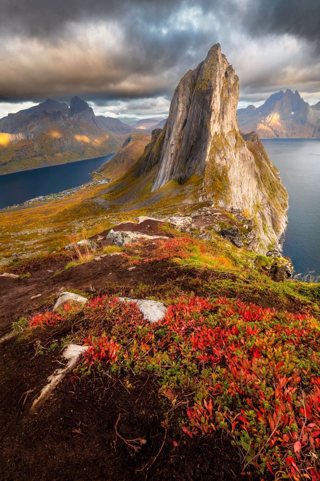 Eperon rocheux sur l'île de Senja en Norvège, par Samuele Bertoli / Unsplash