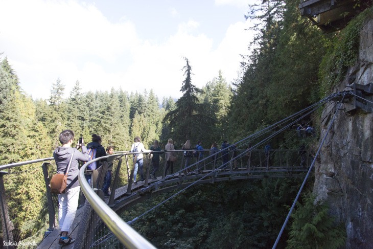 Sur le pont Capilano à North-Vancouver, Canada - Nord Espaces