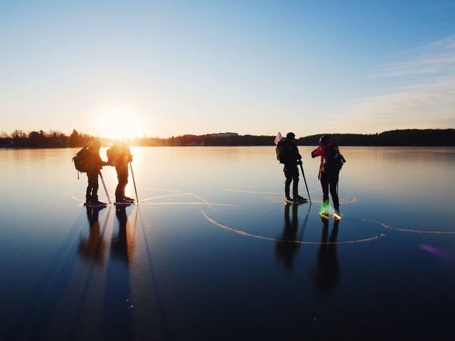 patins à glace nordique sur lac gelé Stockholm Suède