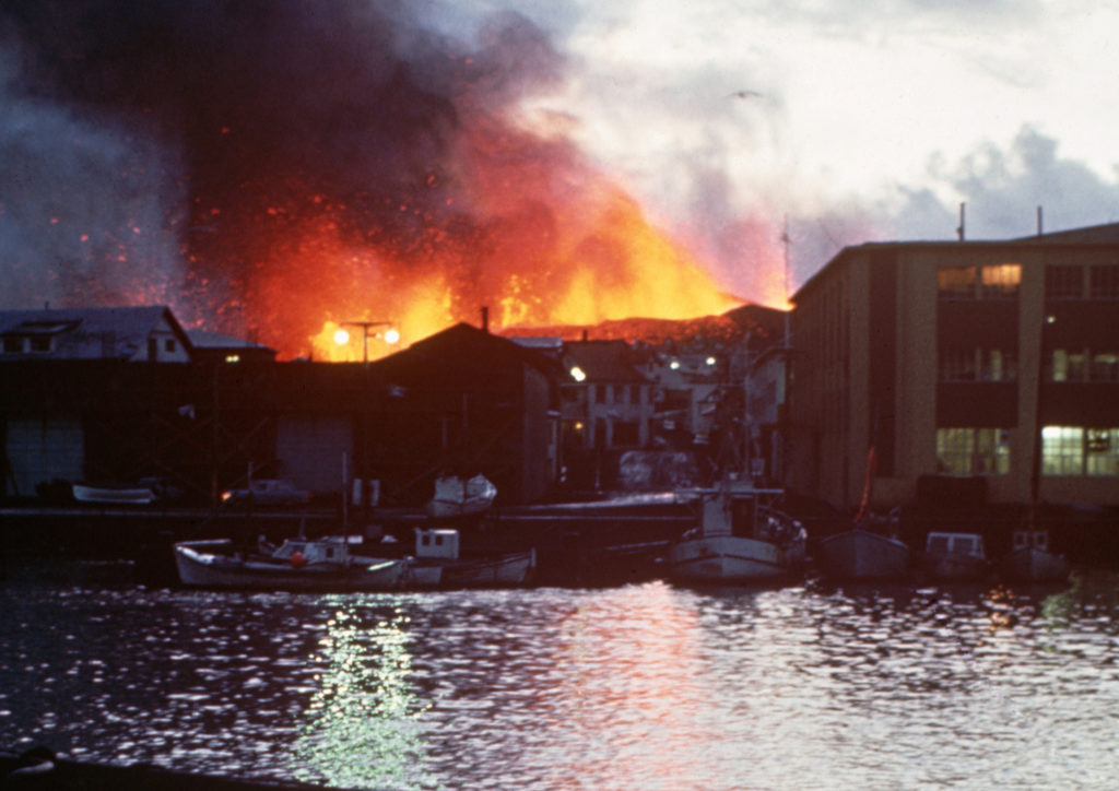  Éruption de l'Eldfell aux îles Vestmann, Islande