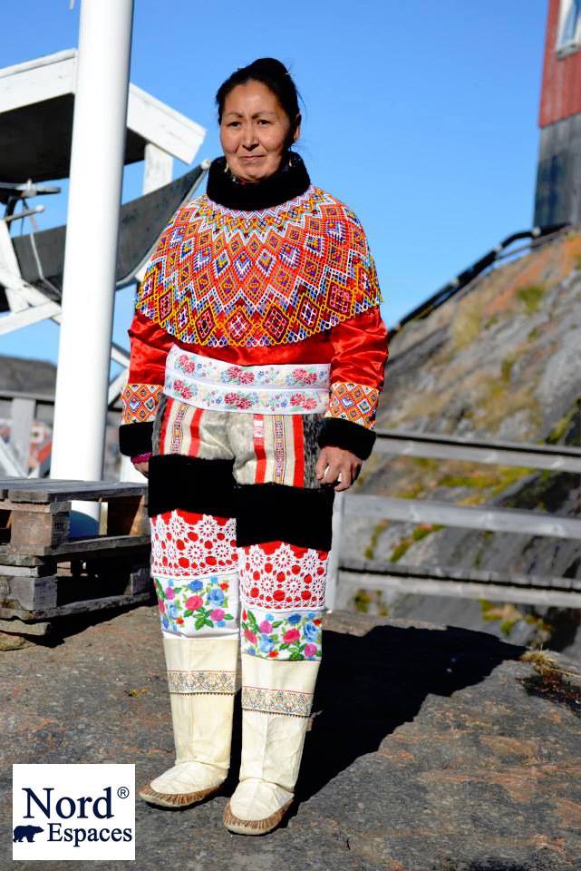 Groenlandaise en habit traditionnel - Nord Espaces Boréalis