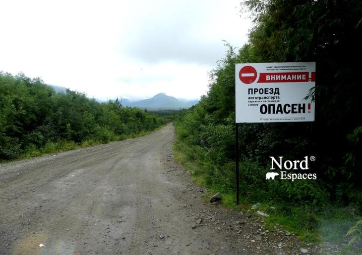 Avertissement sur la route menant au volcan Moutnovsky - Nord Espaces